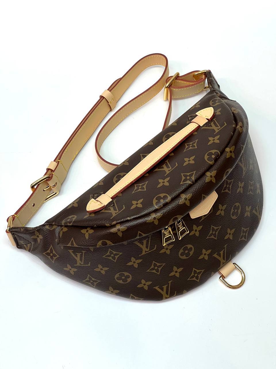 Сумка Louis Vuitton Bumbag из классической канвы Monogram с кожаной нашивкой